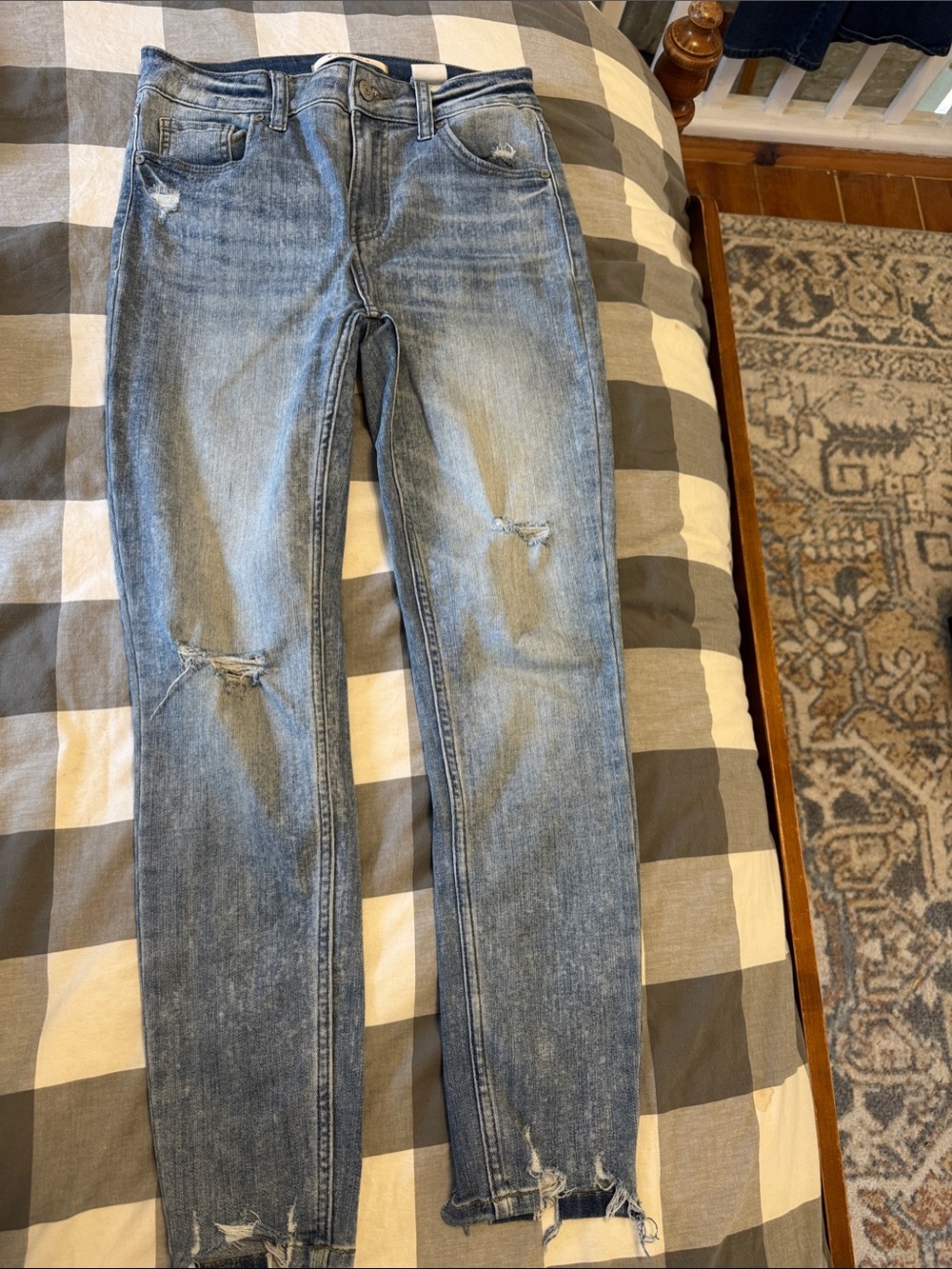 Distressed Stretchy Skinny Jeans